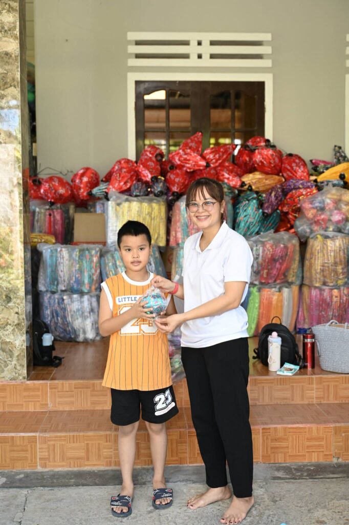 tour làm đèn lồng