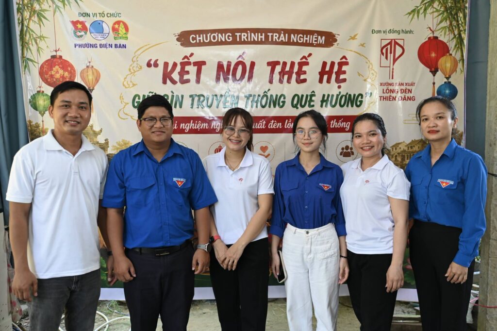 tour làm đèn lồng